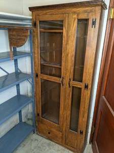 lot 6 image: Hand-Crafted Hardwood Curio Gun Cabinet