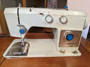 lot 541 image: Vintage Montgomery Ward Signature Zig Zag Sewing Machine URR-276