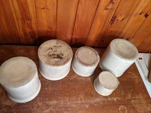 lot 545 image: Lot of (5) White Ceramic Canisters, Assorted Sizes
