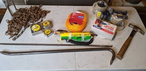 lot 104 image: Mister Twister lightweight Electric Fisherman Fillet Knife, & Lot of Misc. Tools & Supplies