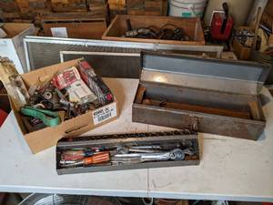 lot 106 image: All Kinds of Vintage Workshop Tools and Other Items