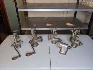 lot 482 image: Set of (4) Vintage Meat Grinders w Wood Handles