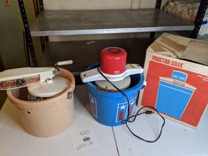 lot 485 image: Lot of (2) Vintage HomeMade Ice Cream Makers