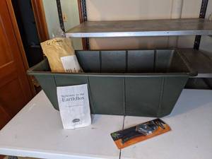 lot 489 image: Earthbox Container Gardening System and Foliage Trimmer