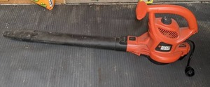 lot 399 image: Black & Decker Leaf Blower