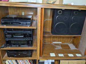 lot 373 image: Vintage Sony Servo Controlled Turntable, LPT-D107, 5 Disk Player, and (2) Speakers