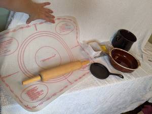 lot 377 image: Vintage Kitchen Lot - Tupperware Pastry Mat and Rolling Pin