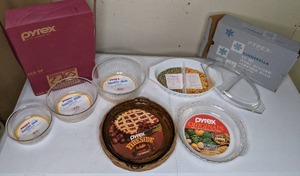 lot 384 image: All New Vintage Pyrex