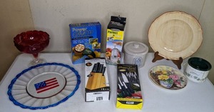 lot 387 image: Kitchen Lot Featuring New in Box Kitchen Tools and Cutlery Sets