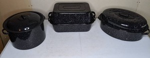 lot 390 image: Beautiful Set of (3) Large Enameled Cooking Pots