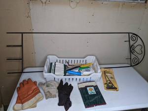lot 393 image: Garden Gear Lot