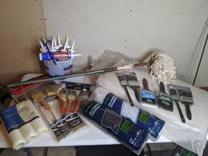 lot 395 image: Painters Lot with Mop & Pail of Caulk