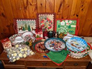 lot 237 image: Christmas CookieServing Platters & More