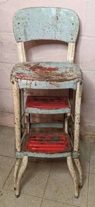 lot 217 image: Vintage Kitchen Chair w Pullout Steps