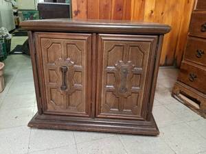 lot 222 image: Solid Wood Vintage End  Coffee Table