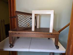 lot 201 image: Set of (3) Little Vintage Tables
