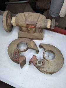 lot 128 image: Vintage Wissota Grinder  Sharpener