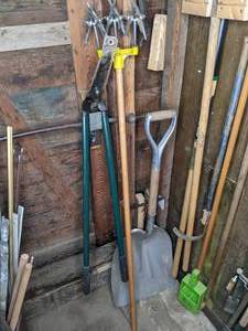 lot 159 image: Lot of Long Handled Gardening Tools (Shovels, Rakes, Hoes, Shears, etc.)