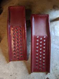 lot 168 image: Solid Steel Red Auto Ramp Set