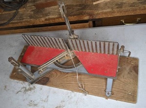 lot 33 image: Vintage Craftsman Miter Box