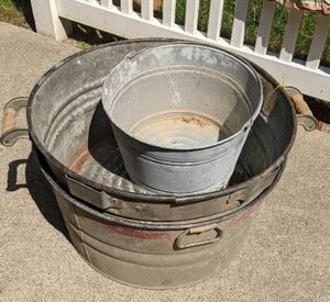 lot 804 image: Lot of (2) Rustic Extra Large Galvanized Metal Wash Tubs & Small Metal Bucket