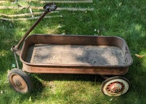 lot 811 image: Vintage Metal Radio Jet Wagon