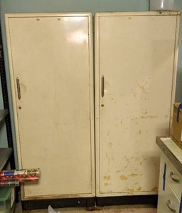 lot 850 image: Set of (2) Vintage Metal Cabinets