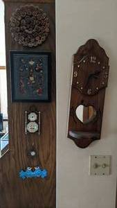 lot 246 image: Lot of (5) Vintage Decorative Wall Hangings  Clocks