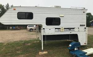 lot 2 image: 1997 Lance Squire 5000 Pickup Camper