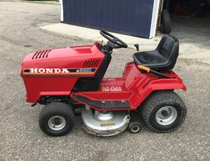 lot 5 image: 1985 Honda HT 3810 Mower & Snow Blower