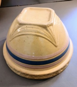 lot 367 image: Assorted Vintage Mixing Bowls