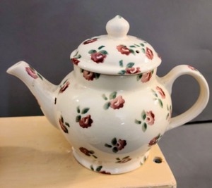 lot 374 image: Bridgewood English Tea Set