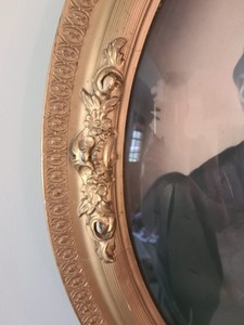 lot 376 image: Antique Convex Oval Frames