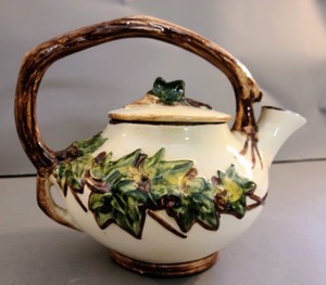 lot 377 image: Vintage McCoy Tea Set