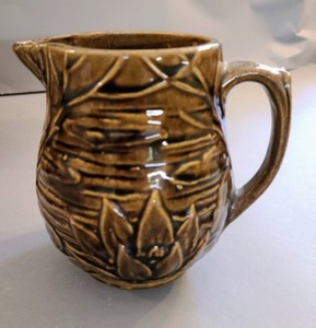 lot 381 image: Assorted Vintage Pitchers