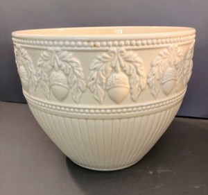 lot 408 image: Assorted Vintage Ceramic Bowls