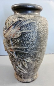 lot 413 image: Black Ceramic Bird Relief Vase