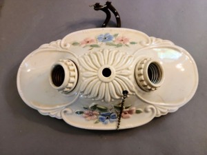 lot 425 image: Vintage Ceiling Light Fixtures