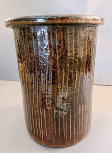 lot 427 image: Large Vintage Pottery Vase