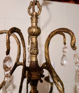 lot 440 image: Vintage Brass and Crystal Chandelier