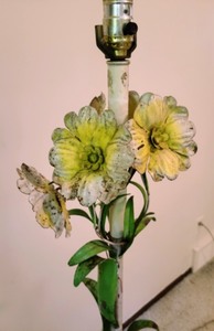 lot 468 image: Vintage Tolewear Floor Lamp