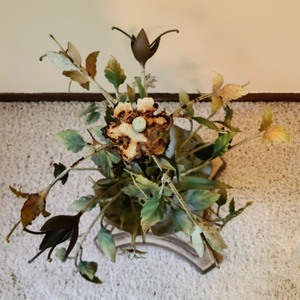 lot 469 image: Vintage Tolewear Table Base