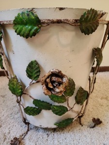 lot 472 image: Vintage Tolewear Wastebasket