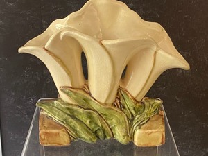 lot 327 image: Two Vintage McCoy Calla Lily Vases