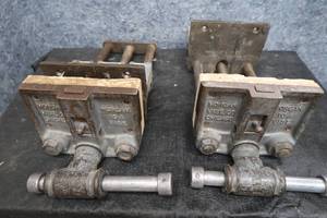 lot 28 image: 2 HEAVY DUTY MORGAN 10A  VINTAGE VICES