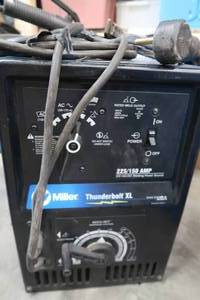 lot 32 image: MILLER THUNDERBOLT XL STICK WELDER
