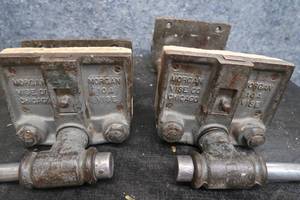 lot 33 image: 2 HEAVY DUTY MORGAN 10A  VINTAGE VICES