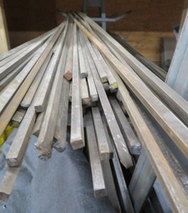 lot 60 image: LARGE ASSORTED OF SQUARE TUBE