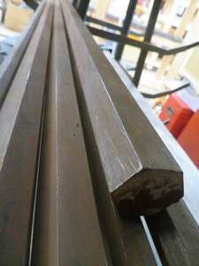 lot 66 image: HEX BAR