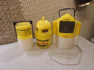 lot 11 image: (D-3) 3 Fishing Bait Buckets...